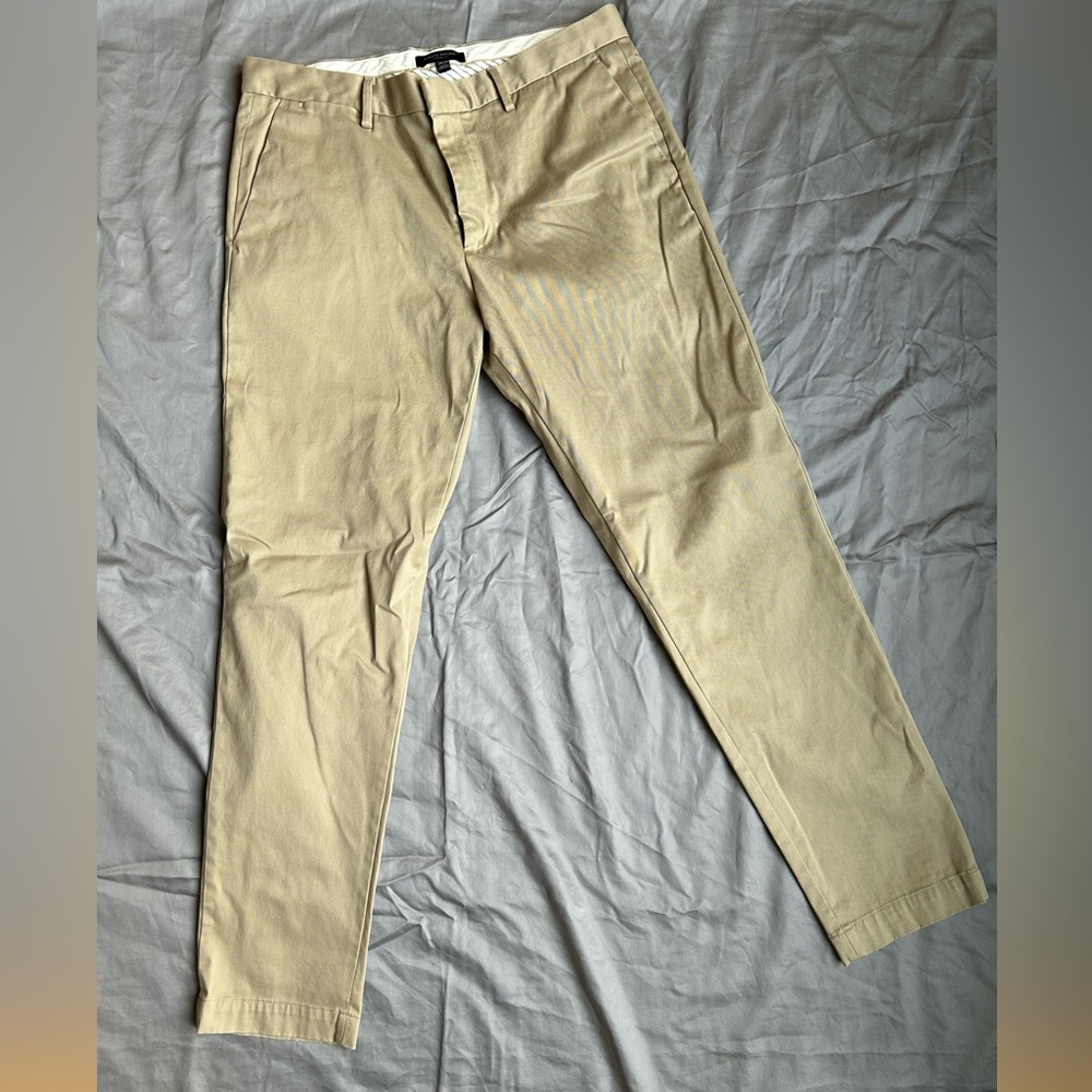 Banana Republic Tapered Fit Khaki Pants, 34x34